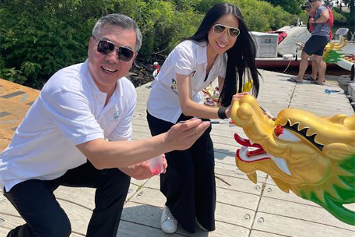  Director of the HKETONY Candy Nip (right), with the Consul General of the People's Republic of China in New York, Ambassador Huang Ping (left), dotted the eyes of the newly commissioned Brand Hong Kong dragonboat at the 44th Boston Hong Kong Dragon Boat Festival.