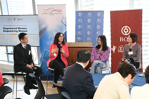  Taking part in a conversation on women empowerment are (from left to right) Deputy Secretary for Home and Youth Affairs Nick Au Yeung; the Executive Vice President of Global Partnerships of NBA team Brooklyn Nets Catherine Carlson; renowned fashion designer Vivienne Tam; and the Senior Vice President of Bank of China Catherine Feng.
            