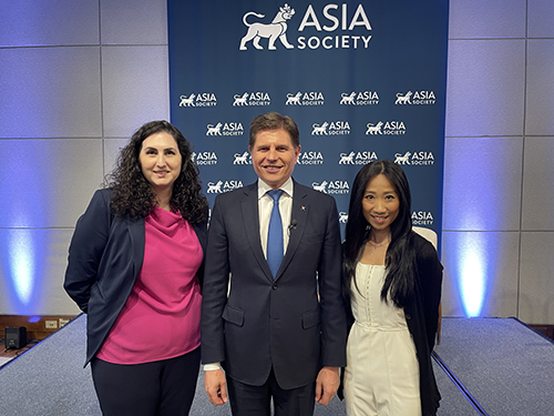 Photo shows the Director of the HKETONY Candy Nip (right) with the Executive Director and Chief Executive Officer of the HKEX Nicolas Aguzin (center) and the Chief Operating Officer of the Asia Society Debra Eisenman (left).