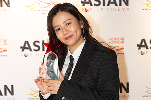 Hong Kong actress Renci Yeung received the Bright Star Award in Chicago.  
            