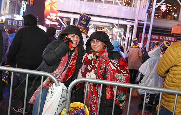  To send love and warmth to revellers at New York Times Square New Year's Eve countdown on December 31, 2022, Hong Kong fashion designer Vivienne Tam has designed a special limited edition scarf that incorporates elements of Hong Kong and the New Year.