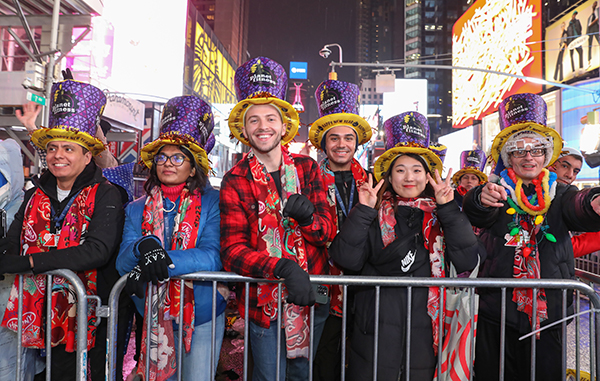  To send love and warmth to revellers at New York Times Square New Year's Eve countdown on December 31, 2022, Hong Kong fashion designer Vivienne Tam has designed a special limited edition scarf that incorporates elements of Hong Kong and the New Year.