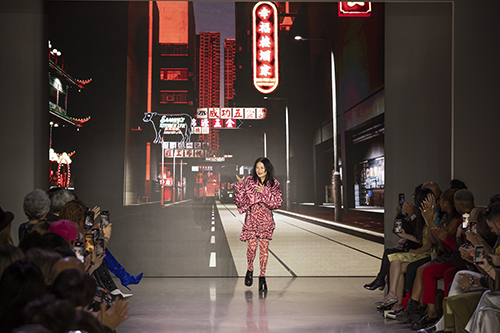 World-renowned Hong Kong designer Vivienne Tam presented her metaverse-themed runway show at New York Fashion Week.
            