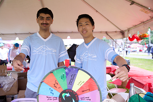 1 The HKETONY set up a game booth at the festival site, which attracted over 50,000 revellers.