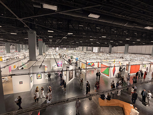  Director of the New York ETO, Maisie Ho, visited Miami to deepen Hong Kong’s presence at Art Basel Miami Beach, one of the world’s most influential art fairs, and strengthen Hong Kong’s business and cultural ties with Miami. recently expanded to New York—underscoring the growing global footprint of Hong Kong’s arts community.
            