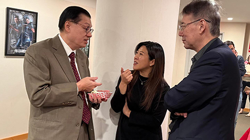  The Director of New York ETO Maisie Ho (center) with guests at the screening of Hong Kong documentary 