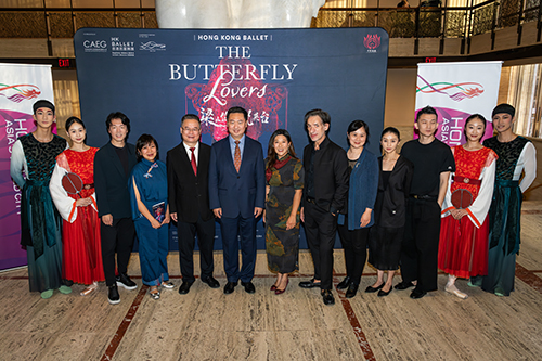 1 The Hong Kong Ballet captivated New York with the US premiere of its award-winning production “The Butterfly Lovers” at its opening night at the prestigious David H. Koch Theater, Lincoln Center, on August 22. Photo shows the Director of the Hong Kong Economic and Trade Office, New York, Maisie Ho (seventh left); the Consul-General of the People's Republic of China in New York, Chen Li (sixth left); General Manager of China Arts and Entertainment Group, Guo Liqun (fifth left); the Artistic Director of the Hong Kong Ballet, Septime Webre (eighth left) and other distinguished guests at the opening night reception.