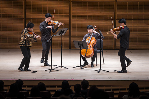 A New York audience embarked on a captivating musical journey at “Four Seasons: A Journey of 1725 – 2025”, a concert presented by Hong Kong’s music talents and supported by the Hong Kong Economic and Trade Office, New York (New York ETO) at the prestigious Carnegie Hall on November 22 (New York time). 