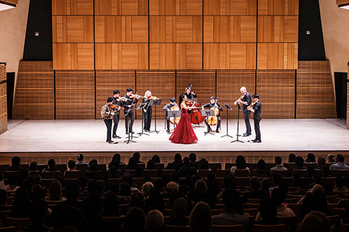 A New York audience embarked on a captivating musical journey at “Four Seasons: A Journey of 1725 – 2025”, a concert presented by Hong Kong’s music talents and supported by the Hong Kong Economic and Trade Office, New York (New York ETO) at the prestigious Carnegie Hall on November 22 (New York time). 