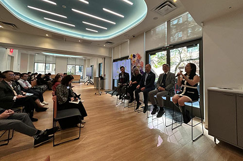 While in New York, the delegation of planning professionals engaged with New York’s leading planners, architects and policymakers and visited landmark sites such as the High Line, Hudson Yards and Central Park.  